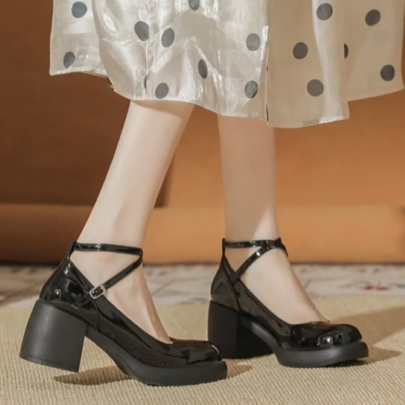 Туфли женские на высоком квадратном каблуке туфли-лодочки с ремешком и пряжкой