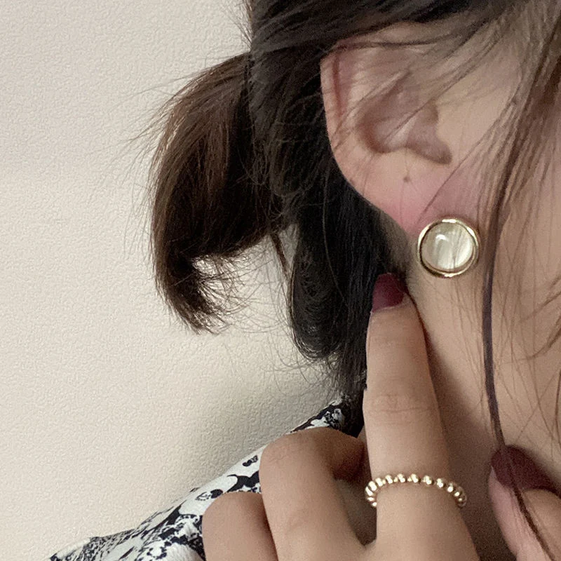 

Cat Eye Stone Metal Strips Women Earrings Luxury French Fashion Elegant All-match Simple Jewelry Accessories Daily Dating Party