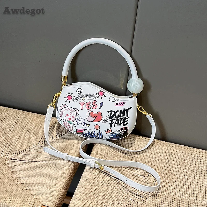 

Асимметричная стильная женская сумка с вертикальной ручкой и мультяшным принтом 2022, трендовая сумка через плечо, Маленькая женская сумка-т...