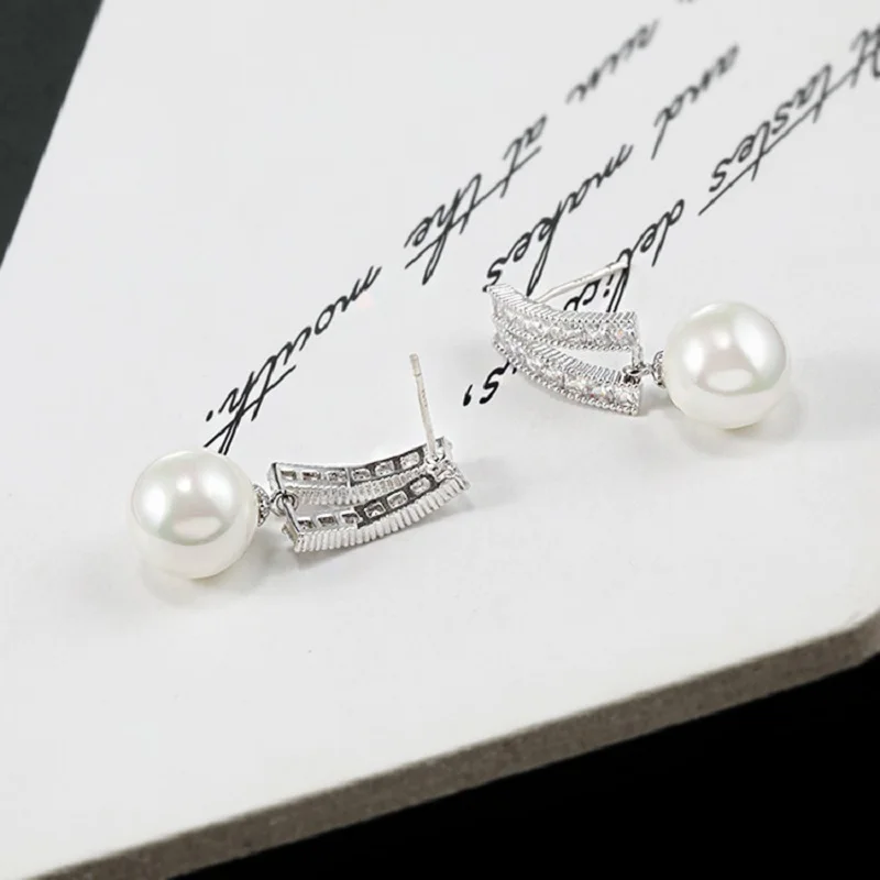 Женские серьги-гвоздики из серебра 925 пробы с искусственным жемчугом