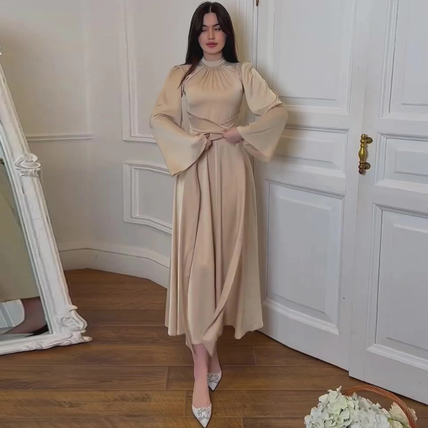 Женское винтажное однотонное платье-водолазка с поясом