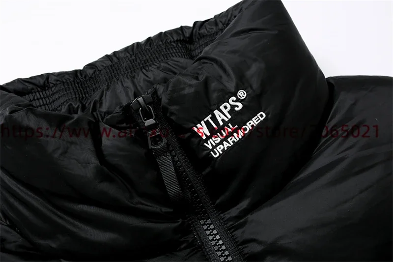 Пуховик безрукавный с вышитым логотипом для мужчин и женщин