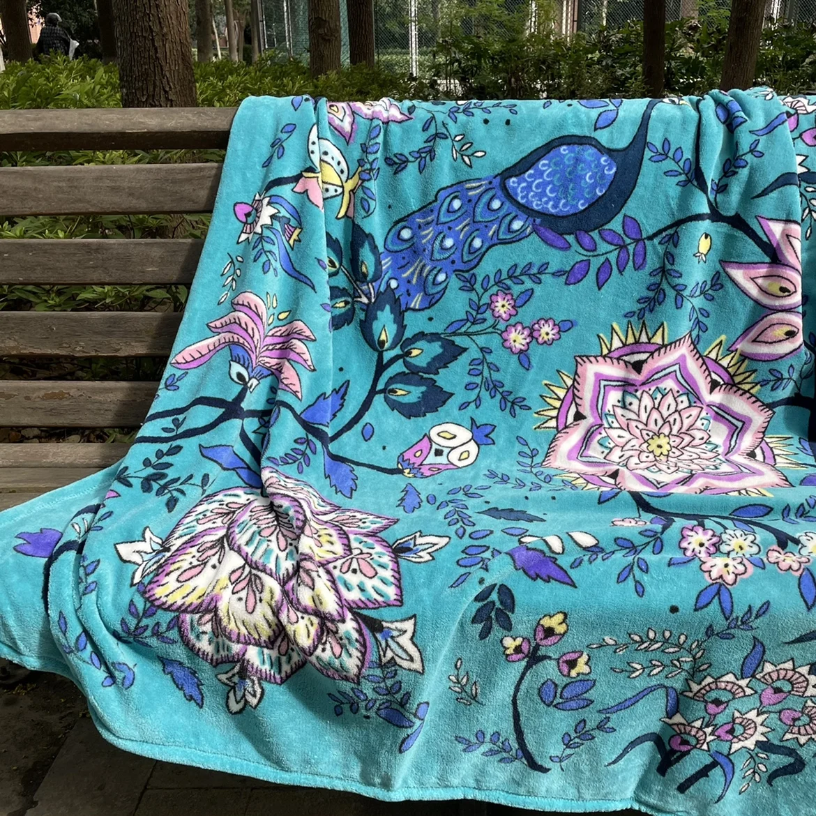 Plush throw blanket new without tag 200*126cm