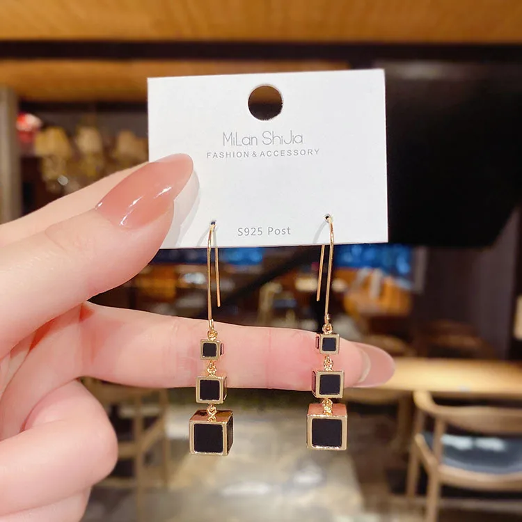 

Ретро французские трехмерные геометрические серьги для женщин темпераментные, простые и персонализированные нишевые серьги, новая мода