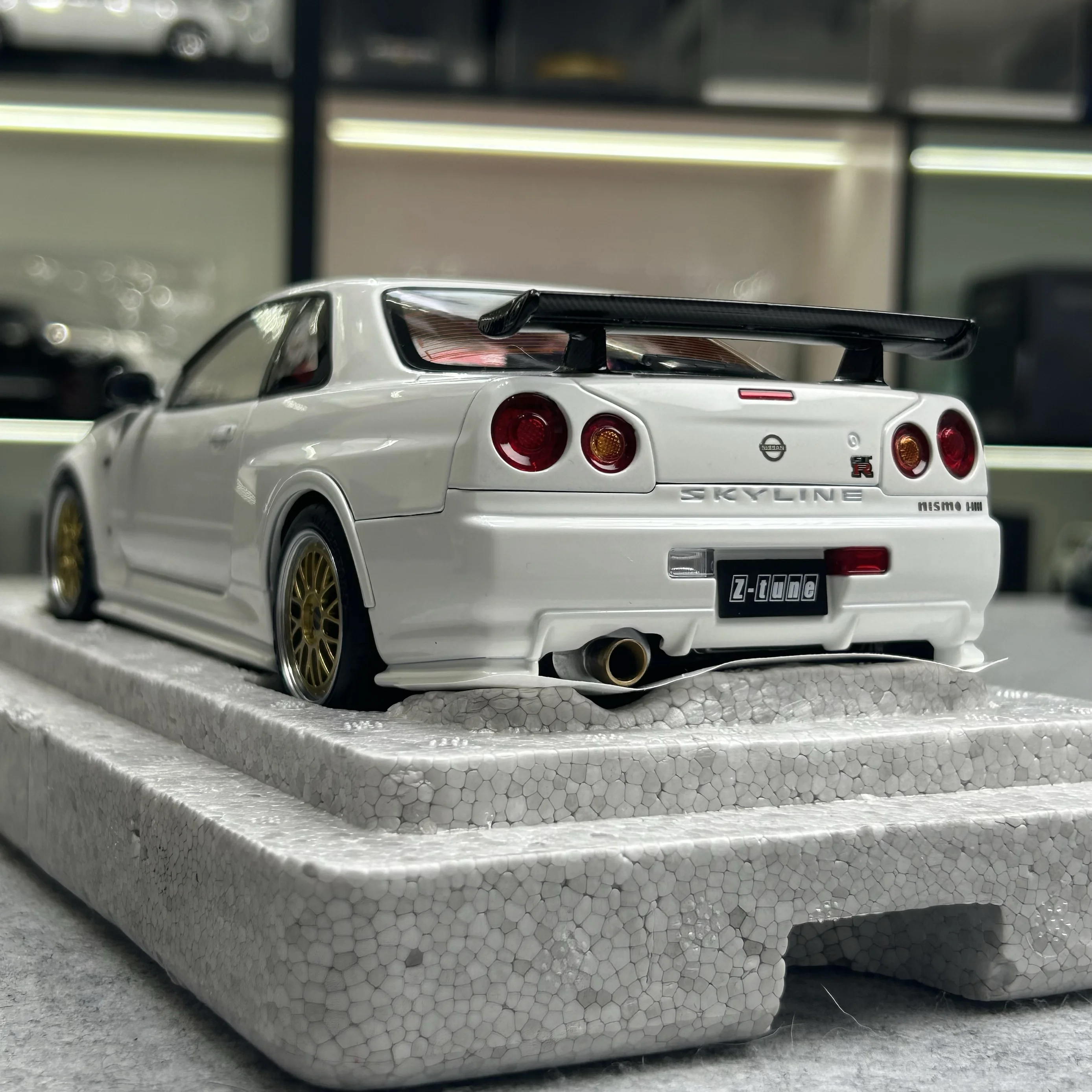 Фото MH 1:18 GTR R34 Z-tune nismo White Exhibition Limited Edition, полноразмерная литая модель автомобиля из сплава, украшения для взрослых №3