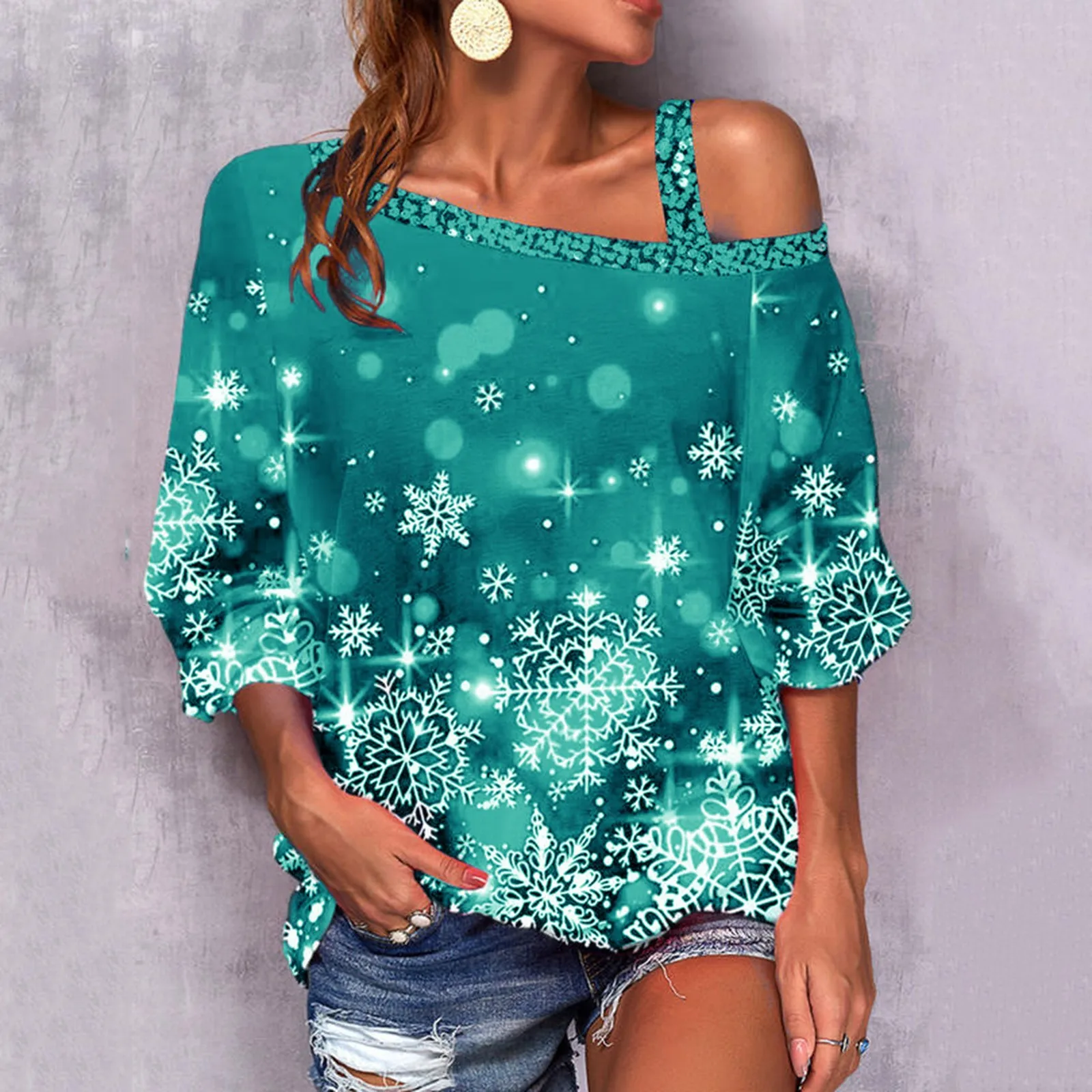 

Женская Свободная блузка, повседневный топ с косым воротником и снежинками, рождественские, осенне-зимние сексуальные футболки с рукавами-...
