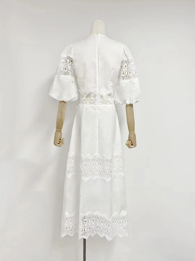 Женское ажурное платье TWOTWINSTYLE белое однотонное Свободное с круглым вырезом