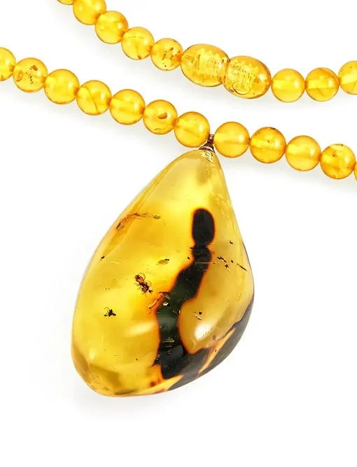 Колье с объёмной подвеской из натурального балтийского янтаря лимонного цвета