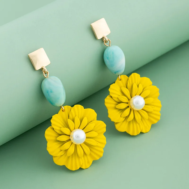 

Exaggerated Long Yellow Flower Earrings Versatile Chrysanthemum Pearl Earrings Contrast Color Niche Design Earrings Metallic