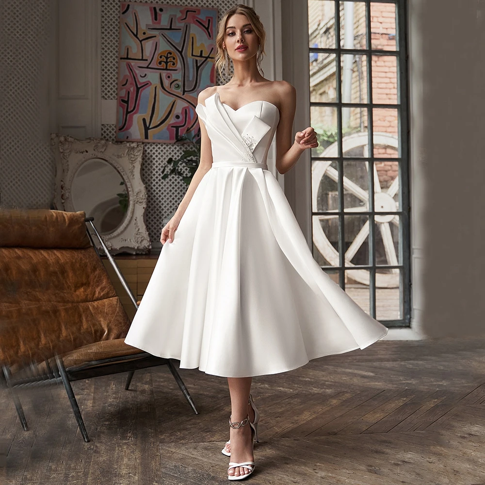 

Simple Short Tube Top Wedding Dress Tea-Length White Satin Pleated and Beading A-Line Backless Wedding Gown Vestido De Novia