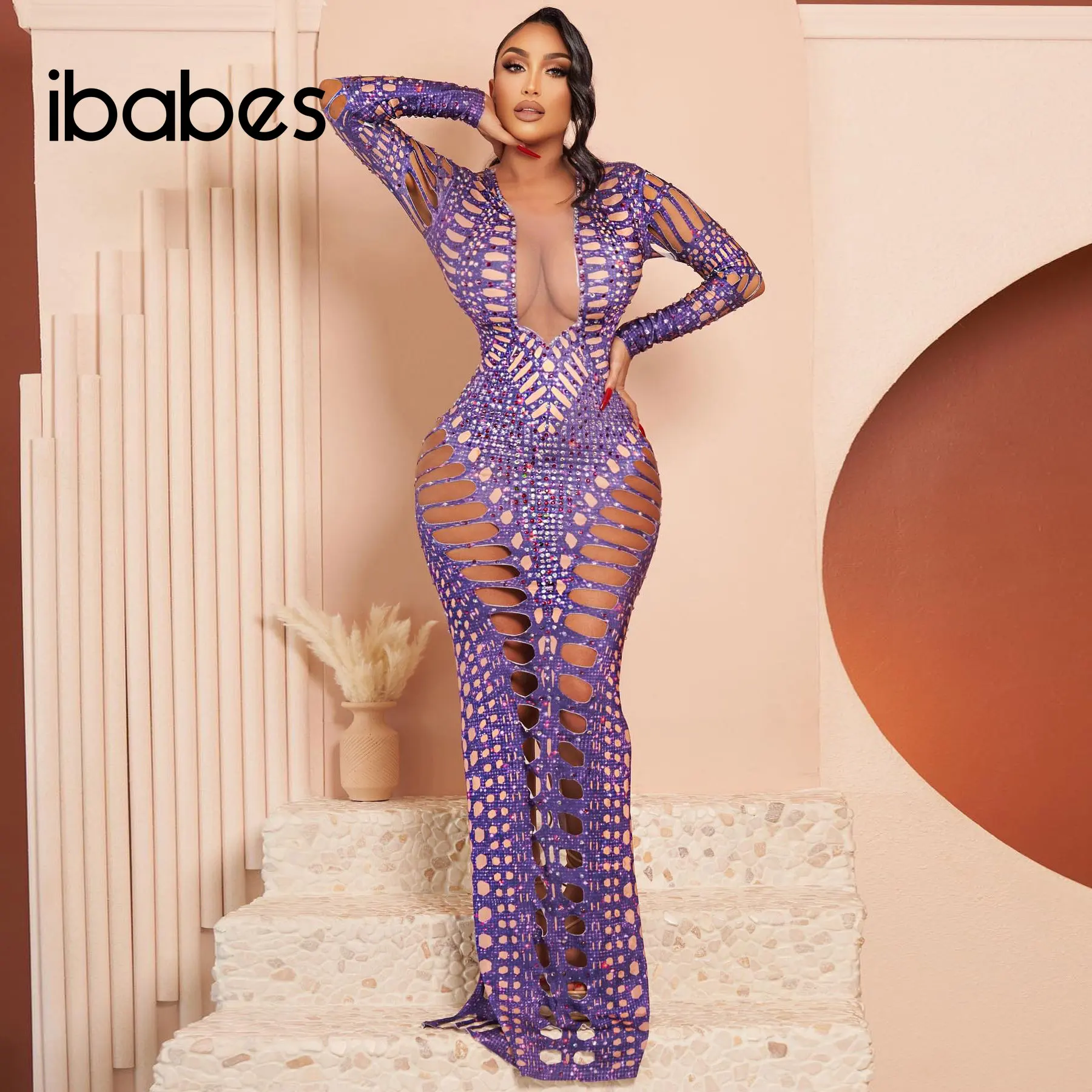 

Женское длинное вечернее платье-макси с вырезами и длинным рукавом