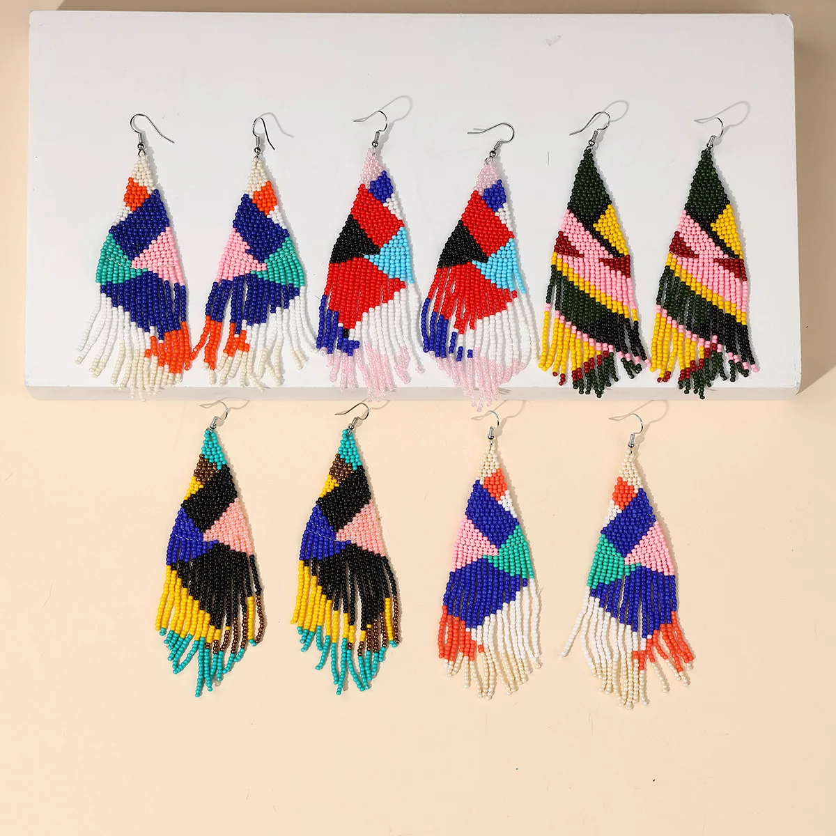 Серьги-кисточки геометрический дизайн оригинальное ручное вязание богемные