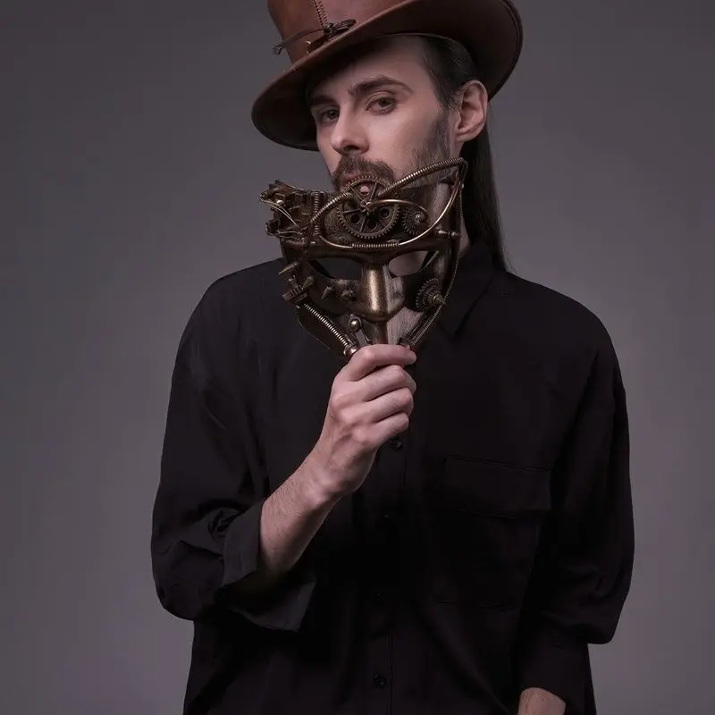 Маска декоративная на все лицо с заклепками в стиле панк