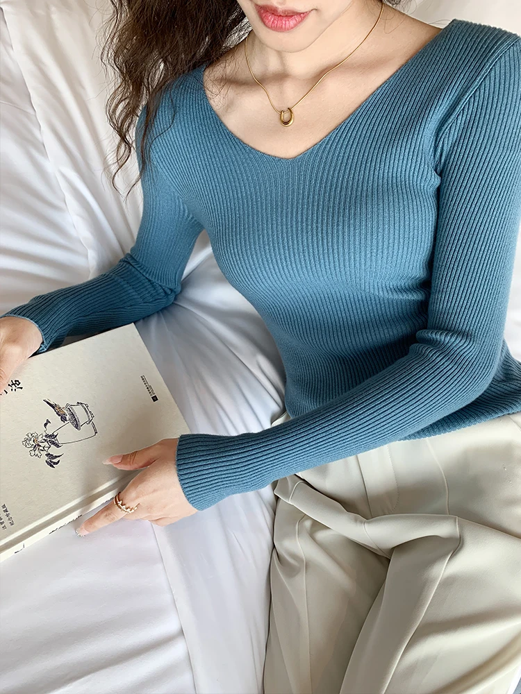 Женский трикотажный свитер с длинным рукавом на осень/зиму