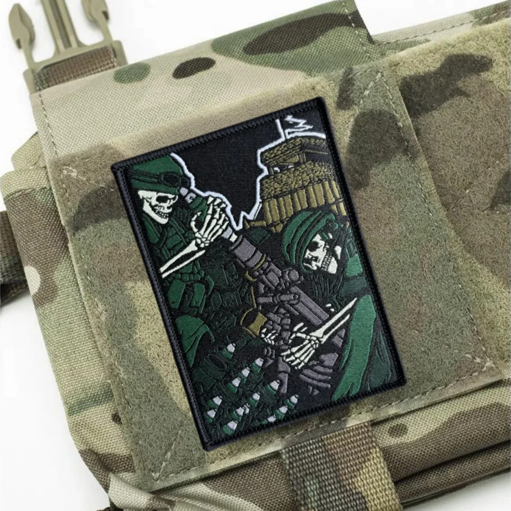 Тактический значок с черепом солдатиком для морального духа нашивка крючком и