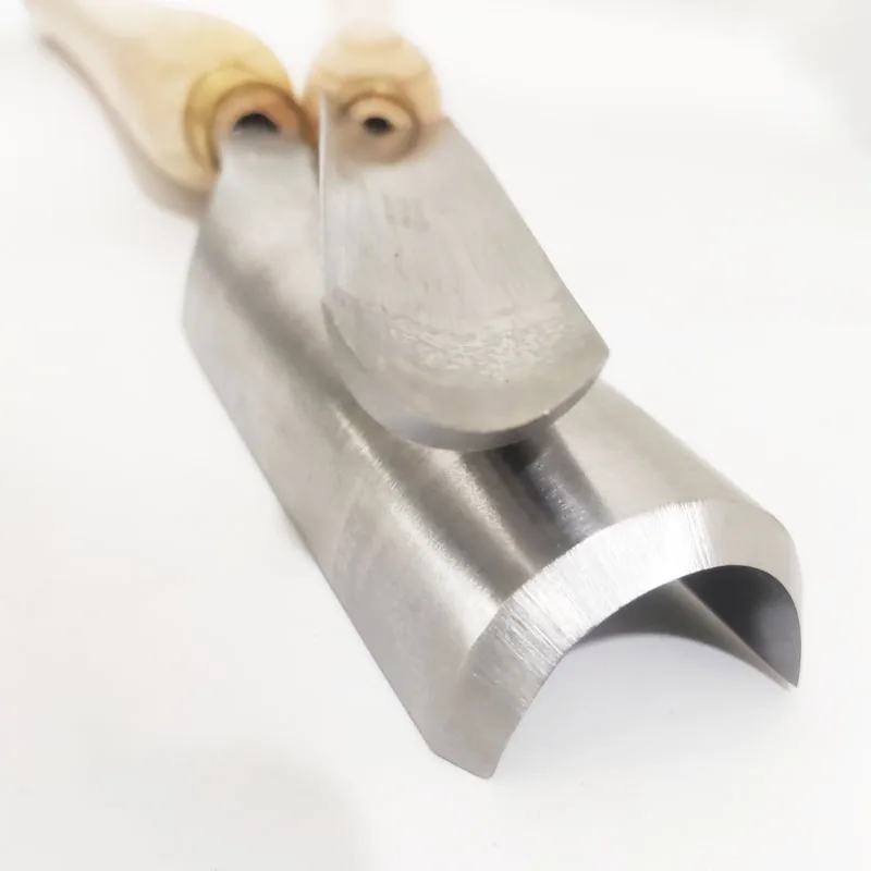 

Резец для наружной обточки из быстрорежущей стали