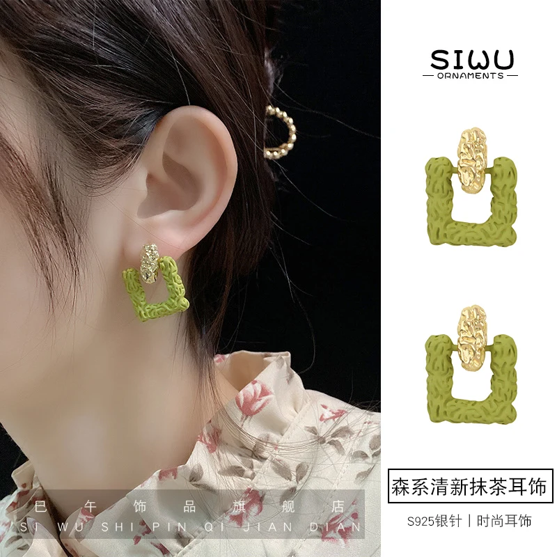 

Summer Small Fresh Ear Studs 2023 New Tide Temperament Niche Design Sense Earrings Green Sensen Department Earrings Female