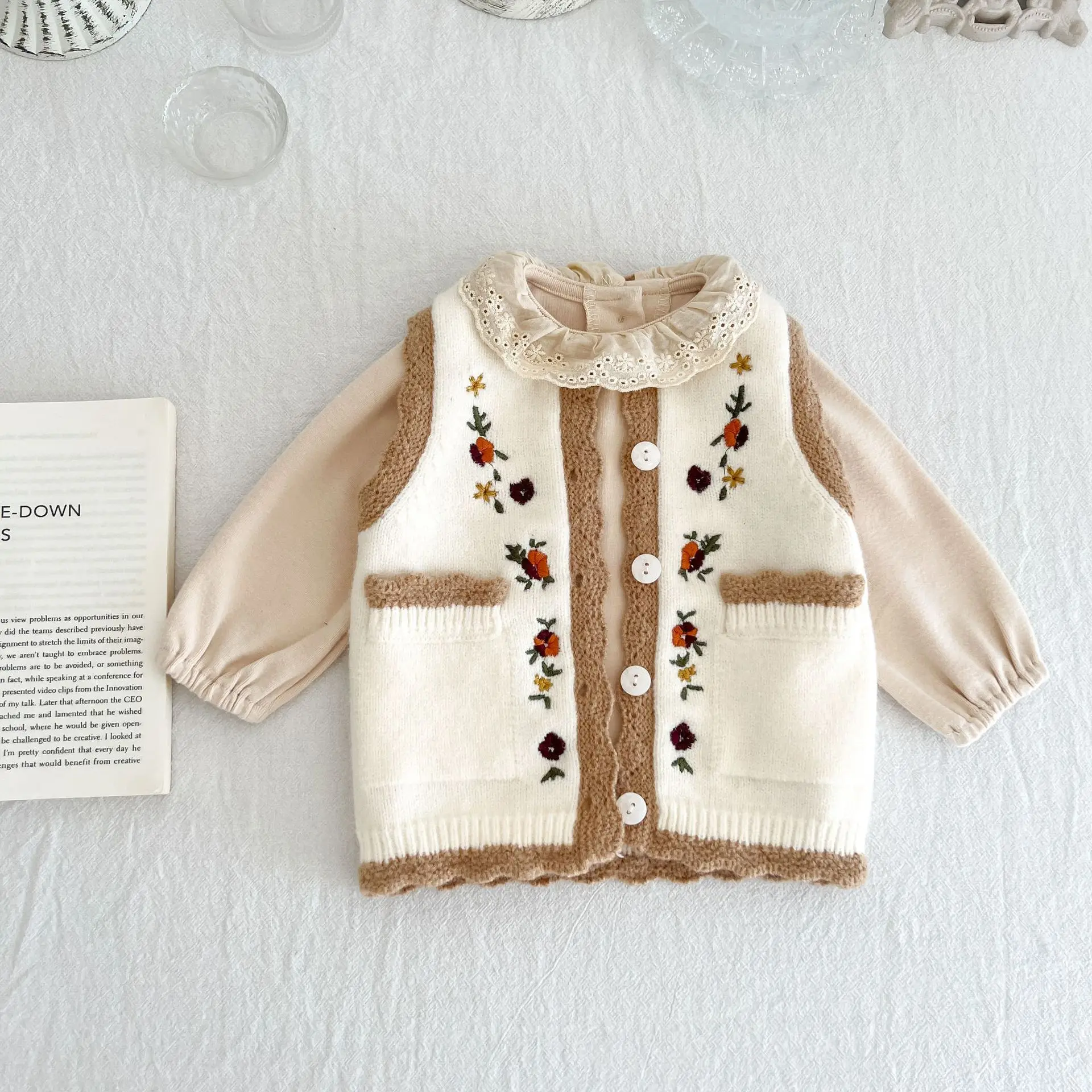 

2022 New Baby Girl Sleeveless Flower Embroidery Knit Vest Autumn Winter Children Warm Knit Sweater Fashion Girls Knitted Vest