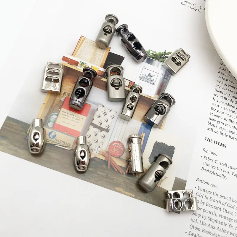 Металлические законцовки для шнура с двойной отверстиями для крепления ювелирных изделий, одежды, головных уборов, сумок, курток и других аксессуаров, ремешков и пришивных материалов для рукоделия. Набор из 10 штук.