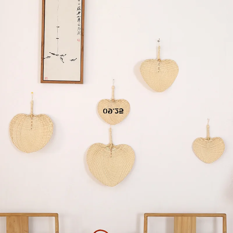 

Summer Household Necessities Big Cattail Fan Dance Straw Hand-cranked Fan Pure Hand-woven Cool Cattail Fan Crafts Big Fan