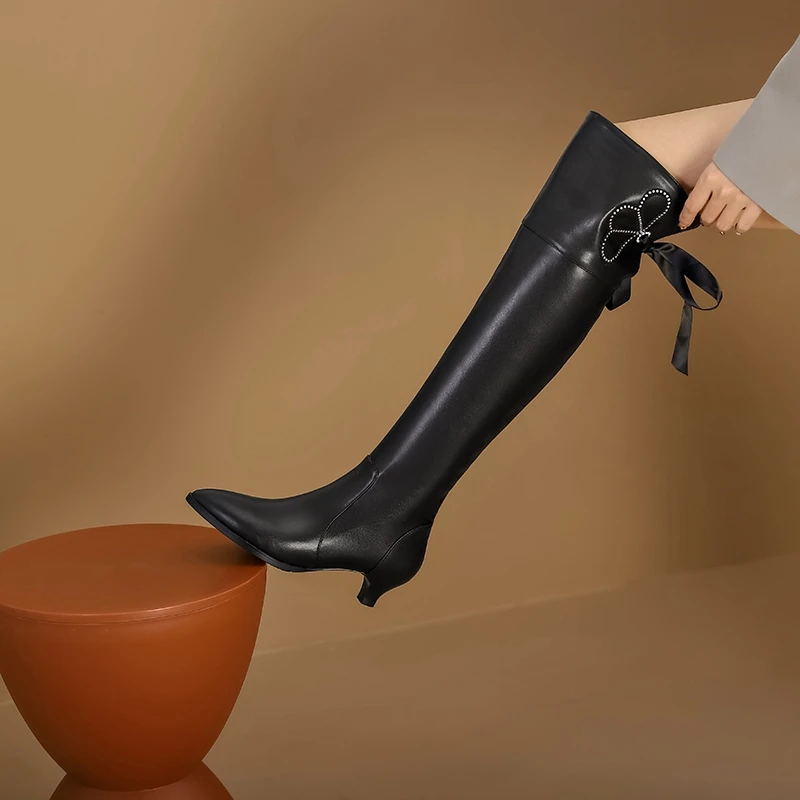 Женские остроносые сапоги до колена из воловьей кожи с инкрустированными