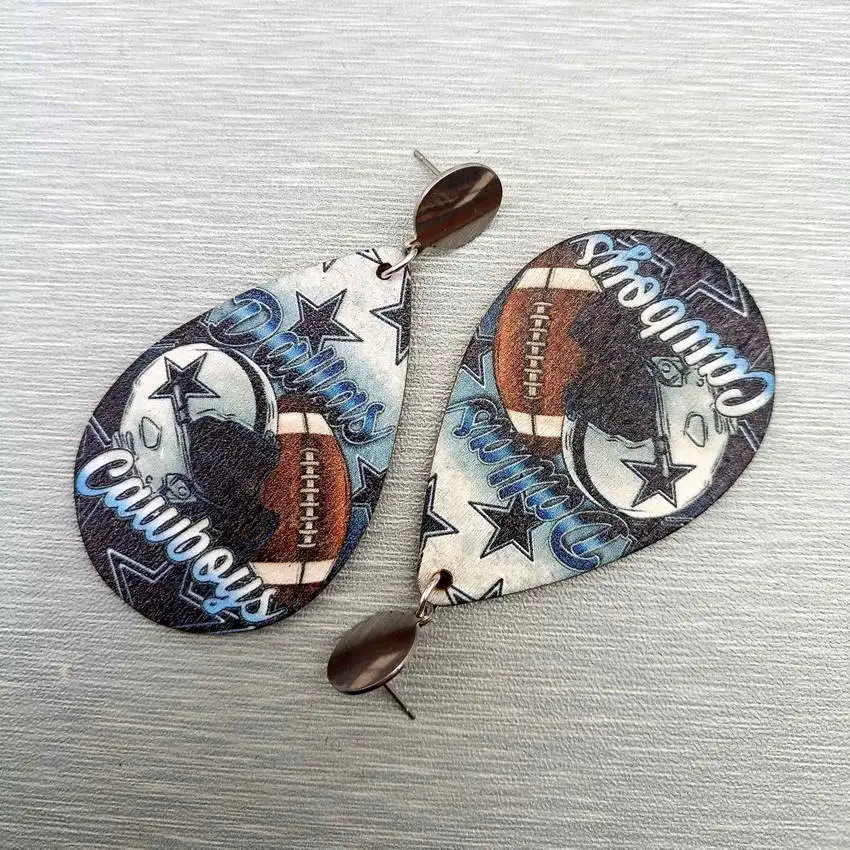 Далласские футбольные серьги для женщин из нержавеющей стали и дерева в форме слезы. Оптовая продажа спортивных украшений "Ковбои".