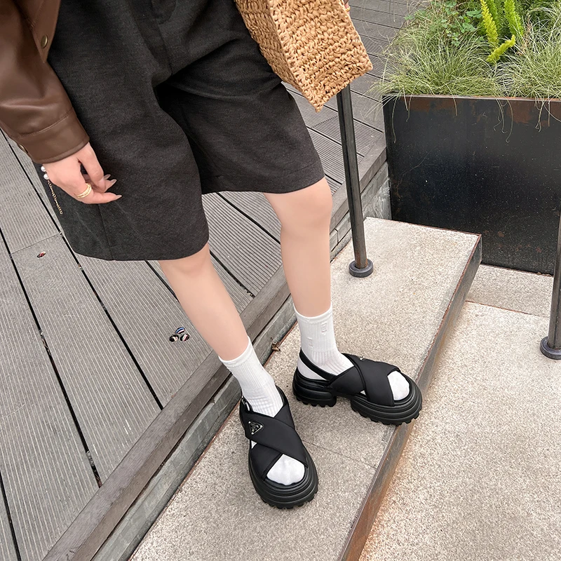 Rock Chunky Cross Strap Thick Sole Women Shoes Summer 2023 Punk Gothic Light Sole Platform Flats Slingback Luxury Women Sandals