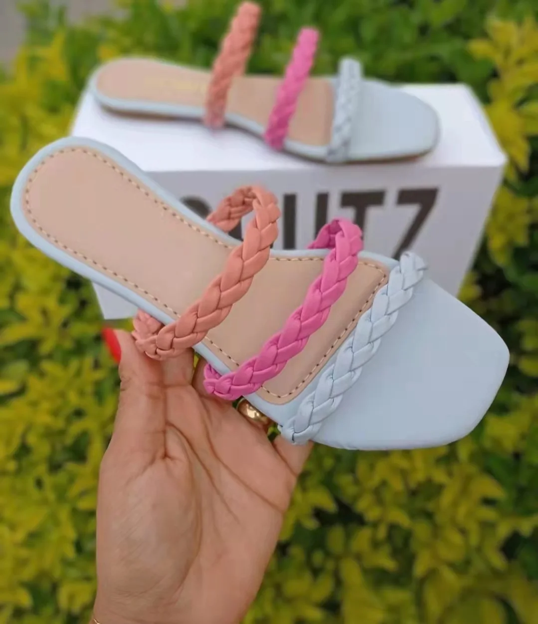 

2022 European and American Women's Flat Woven Slippers Fashion Large Size Color Matching Beach Sandals and Slippers Women