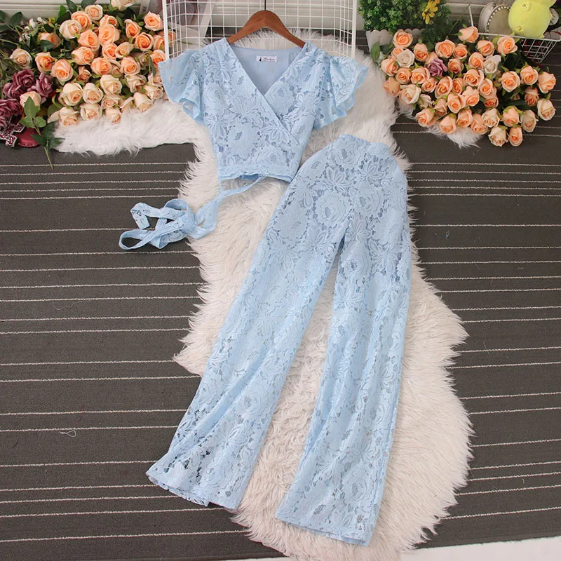 

Женский комплект из двух предметов, кружевной короткий топ с V-образным вырезом и оборками и брюки с эластичным поясом, лето 2023