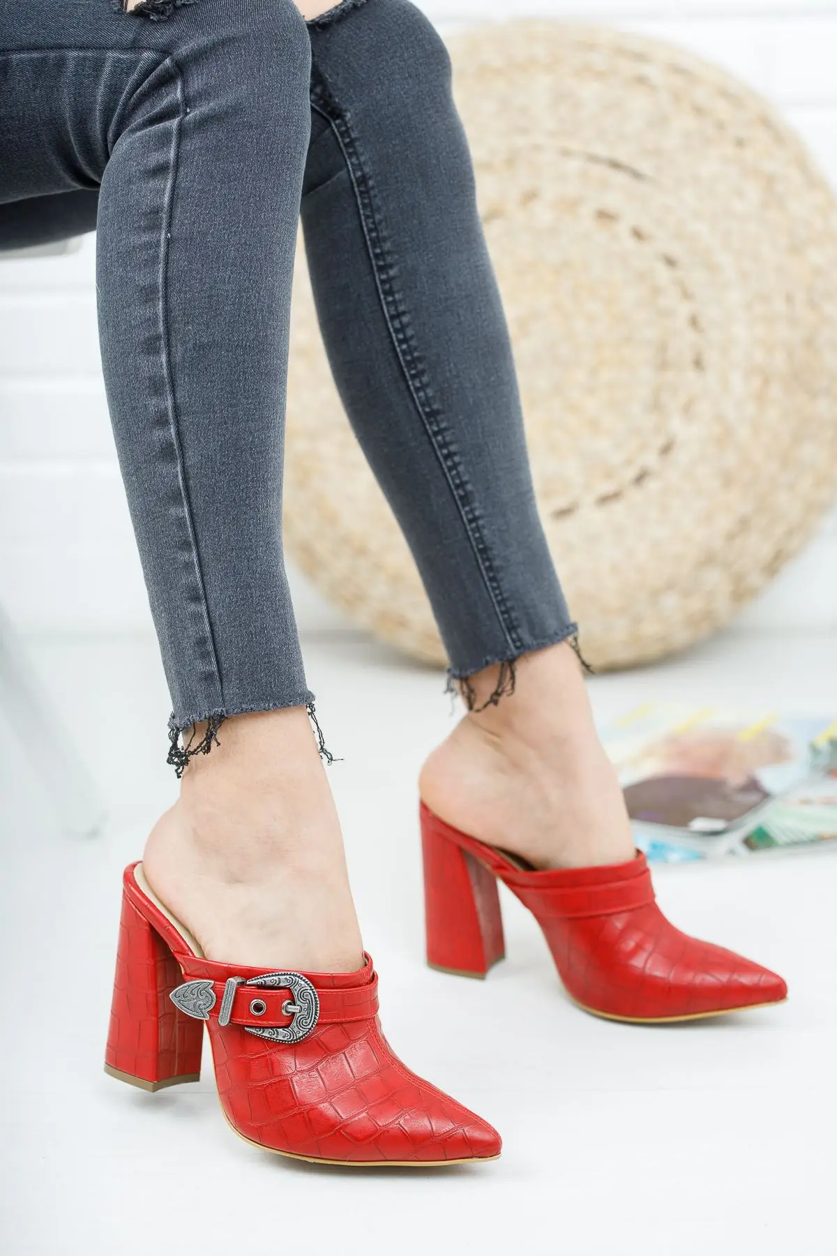 

Women's Fashion Handmade Special Woman Slippers With Crocodile Buckle Heels