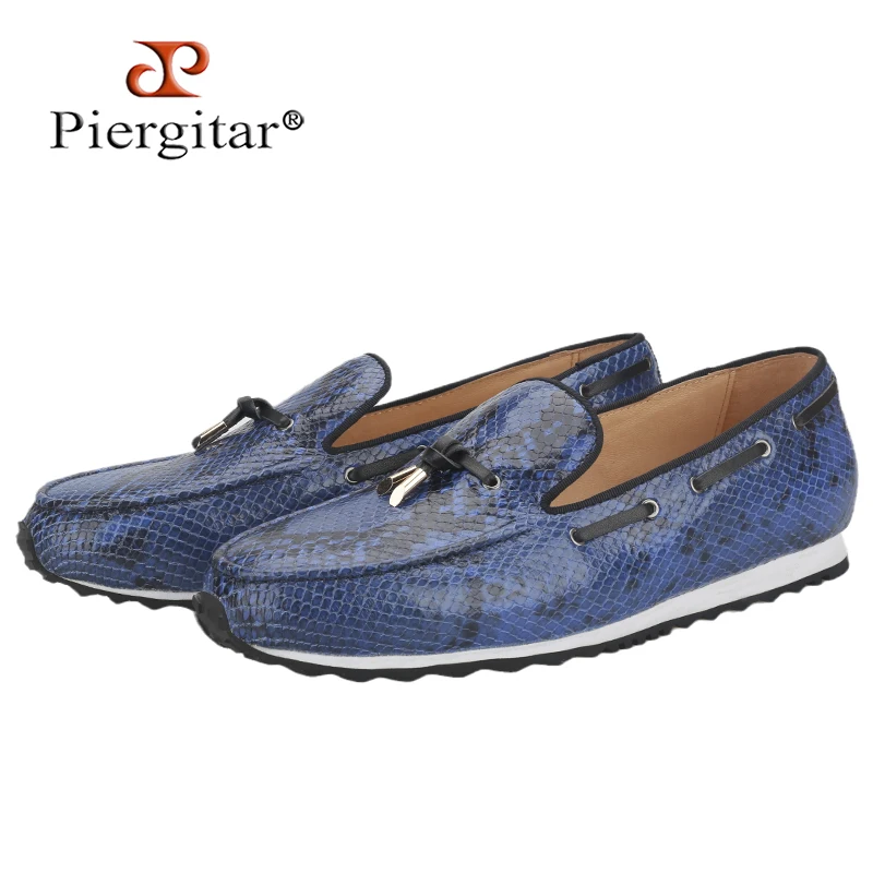 

Синие мужские кроссовки Piergitar из воловьей кожи со змеиным тиснением и металлическими кисточками, мужская повседневная обувь ручной работы, черная/белая резиновая подошва
