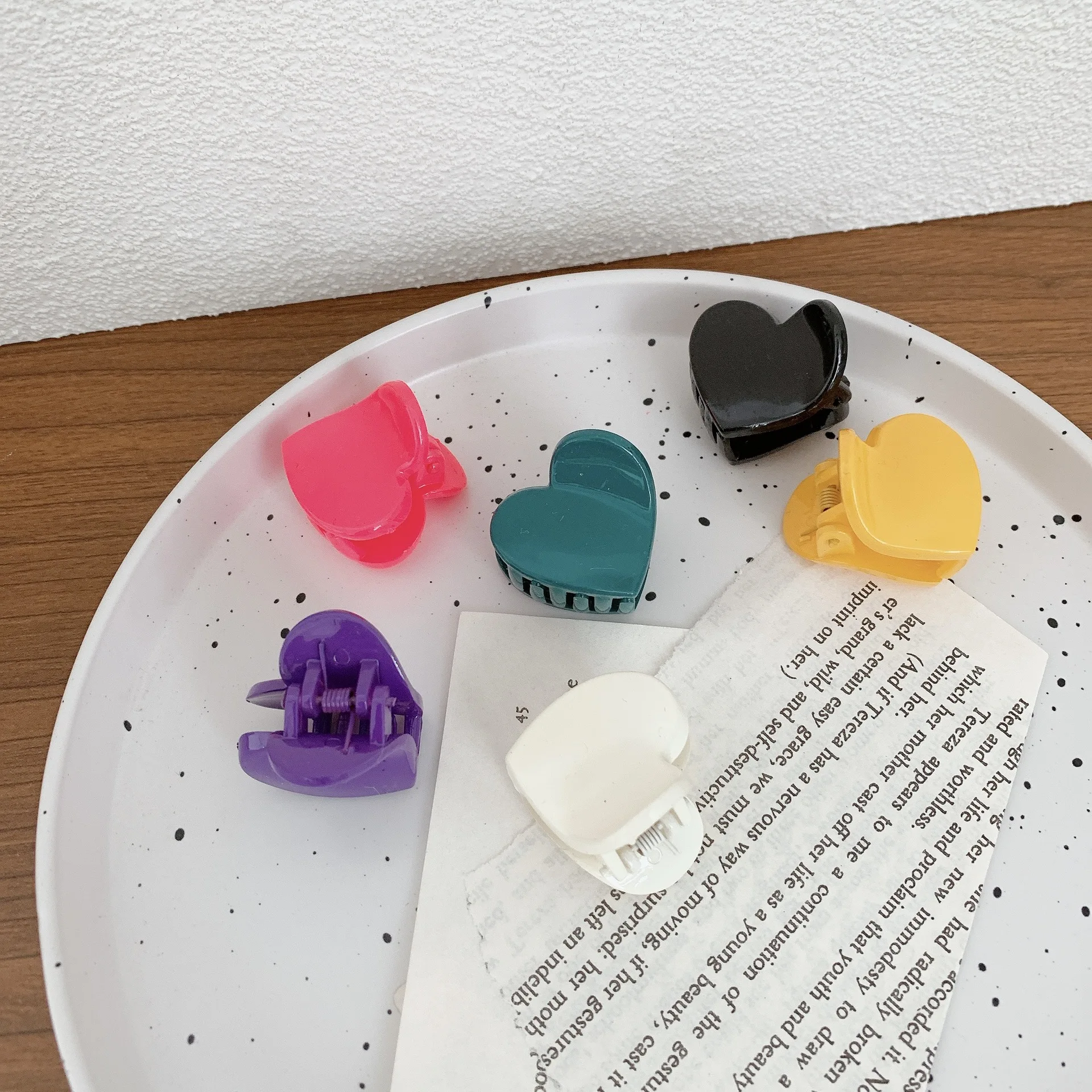 

New Korean Fashion 3CM Cute Plastlic Heart Shape Hair Accessories Sweet Candy Color Small Hair Clip Claws For Woman Girls