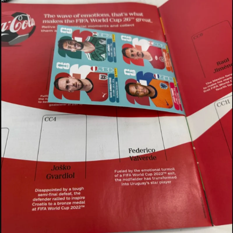 Фото Официальный альбом для коллекционирования стикеров Panini FIFA World Cup 2026, 112 страниц, 48 команд, стикеры с футболистами для футбольных коллекционеров №1