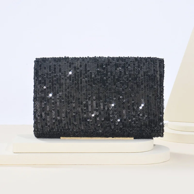 Модный вечерний клатч из коллекции со сверкающими блестками украшенная цепочкой