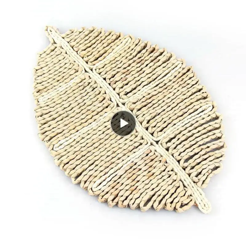 

Durable Placemat Cattail Leaf Mat Insulation Pad Plant Decor Heat-insulated Tableware Mat Kitchen Gadgets Leaf-shaped Dinner Mat