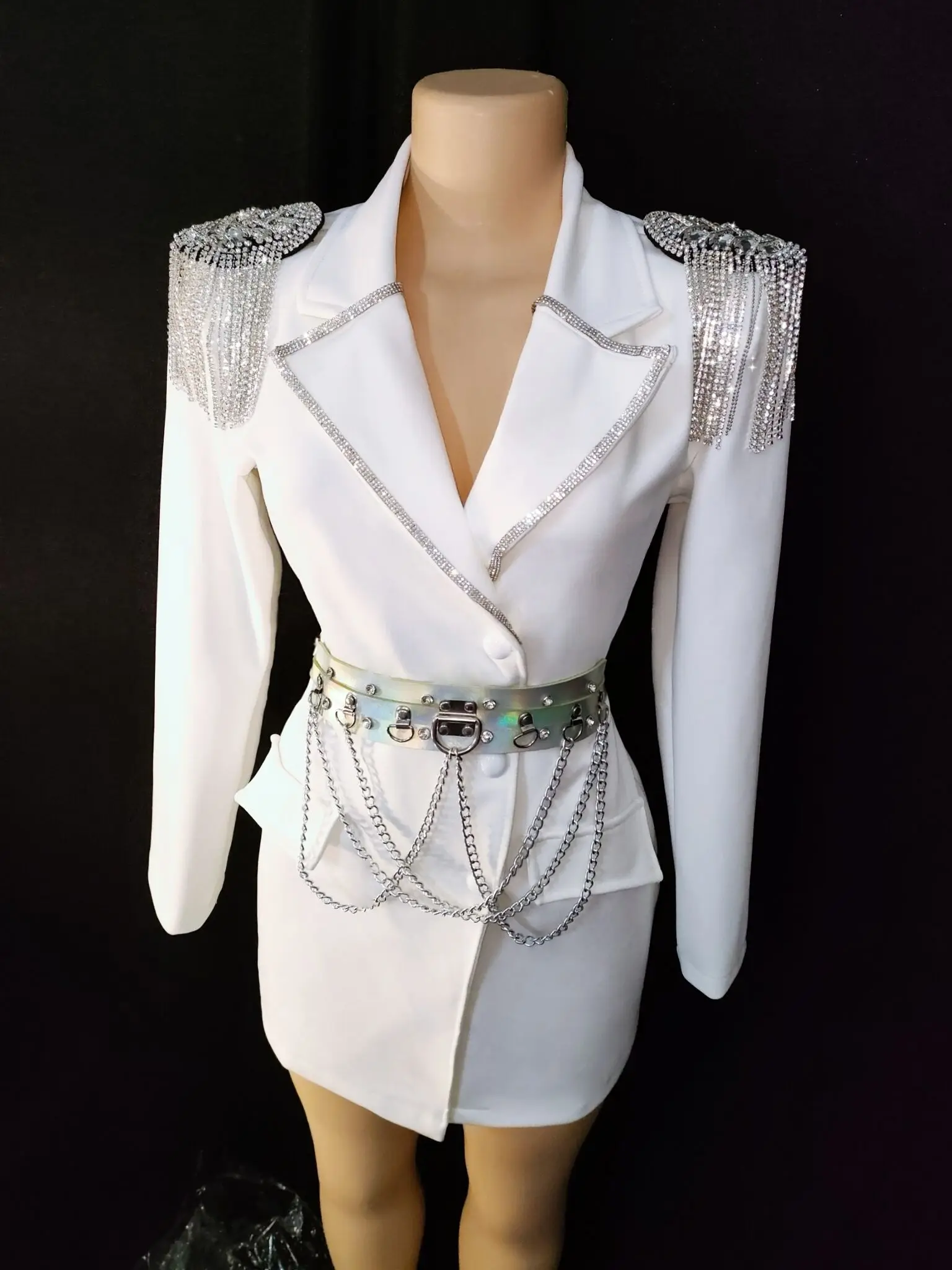 

Женский костюм для выступлений на день рождения