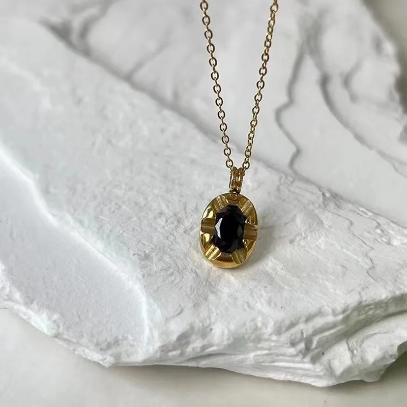 

French elegant palace retro black agate oval carved pendant personality senior sense titanium steel necklace