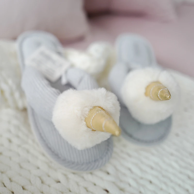 Летние Новые Симпатичные плюшевые тапочки с единорогом тканевые домашние туфли