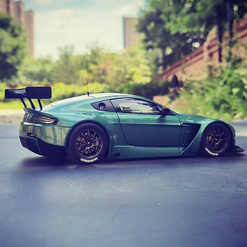 Коллекционные Автомобильные Игрушки для мальчиков AUTOart ASTON MARTIN Vantage V12 GT3