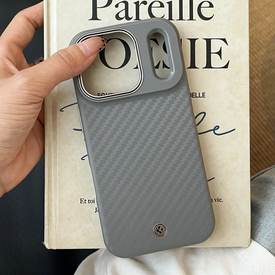 Фото Чехол Spigen Luxury из кевлара, арамидного и углеродного волокна для iPhone 17 Air, 16, 17 Pro Max, Pro, с поддержкой беспроводной зарядки MagSafe, в коробке №4
