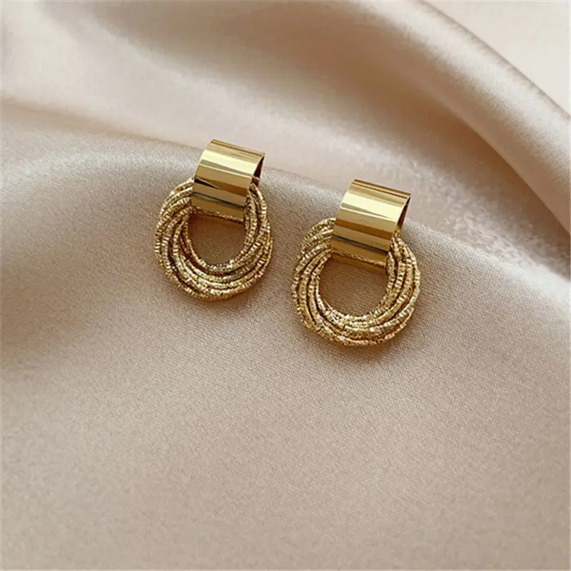 

Retro Metal Gold Color Multiple Small Circle Stud Earrings for Women Korean Jewelry Fashion Wedding Party Earrings Jewelry Gift