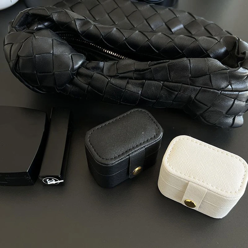 

Кожаный органайзер для украшений