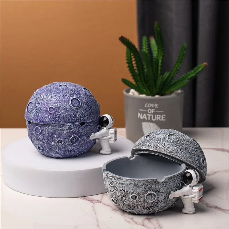 

Cartoon Astronaut Ashtray Home Decoration Ash Trays Creative Resin Crafts Storage Box Cigar Ashtray W/Lid Smoking Accessories