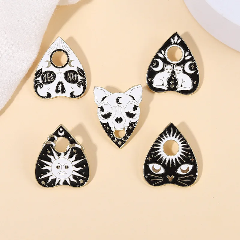Эмалированные значки Witch Ouija на заказ, значки в виде кота, солнца, Луны, отворота сумки, черные панк готические ювелирные изделия, подарок для детей, друзей