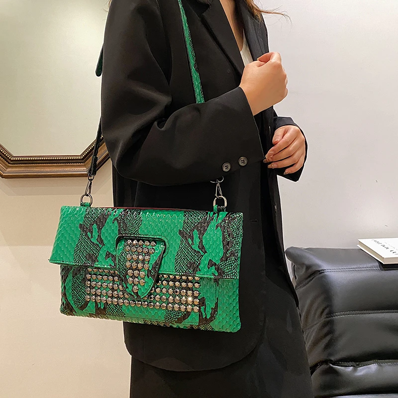 

Premium bag 2022 fashionable snakeskin envelope bag texture rivet handbag