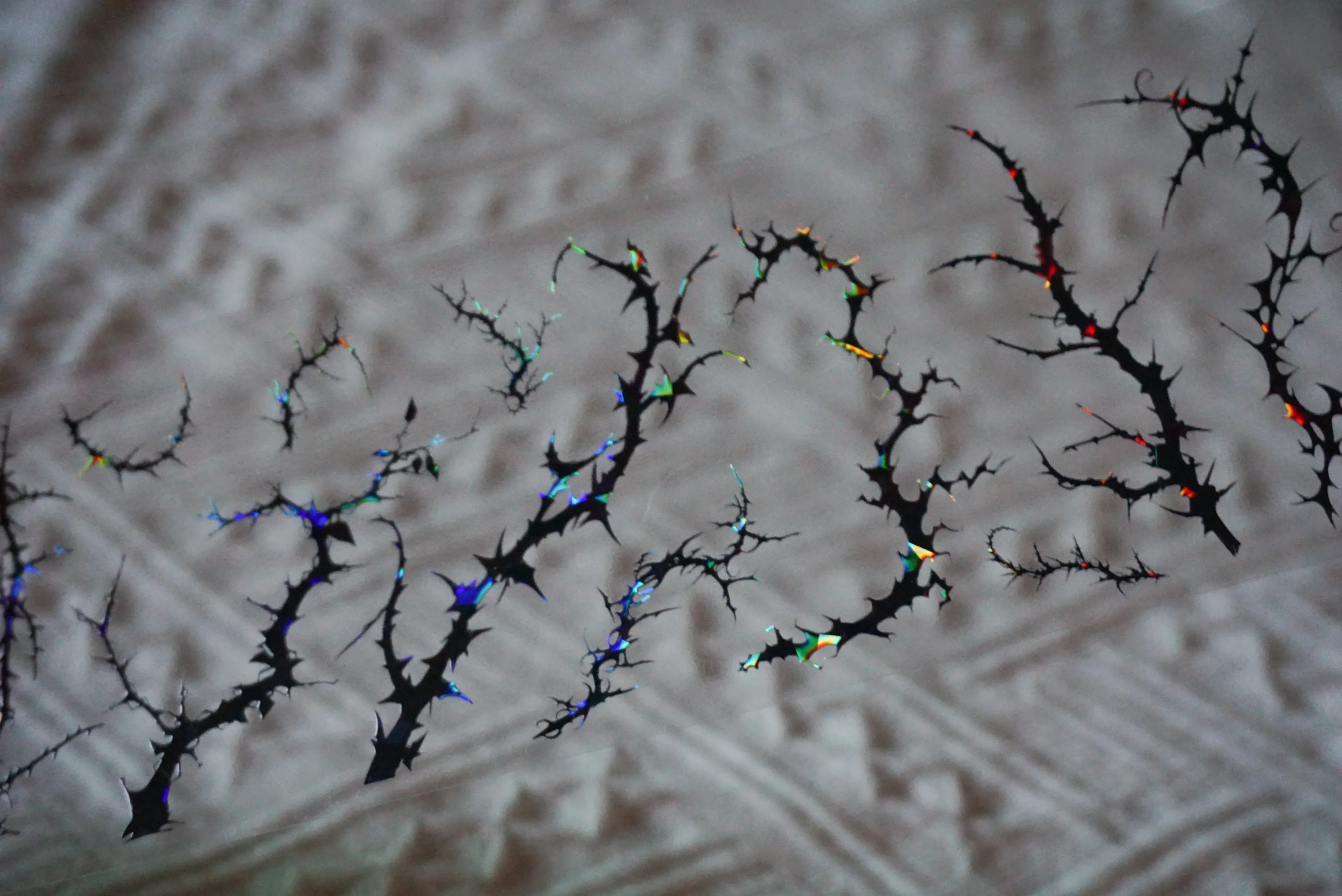 

Японская бумажная лента васи "Ветки, черные розы, лоза, ракушки в темном стиле"