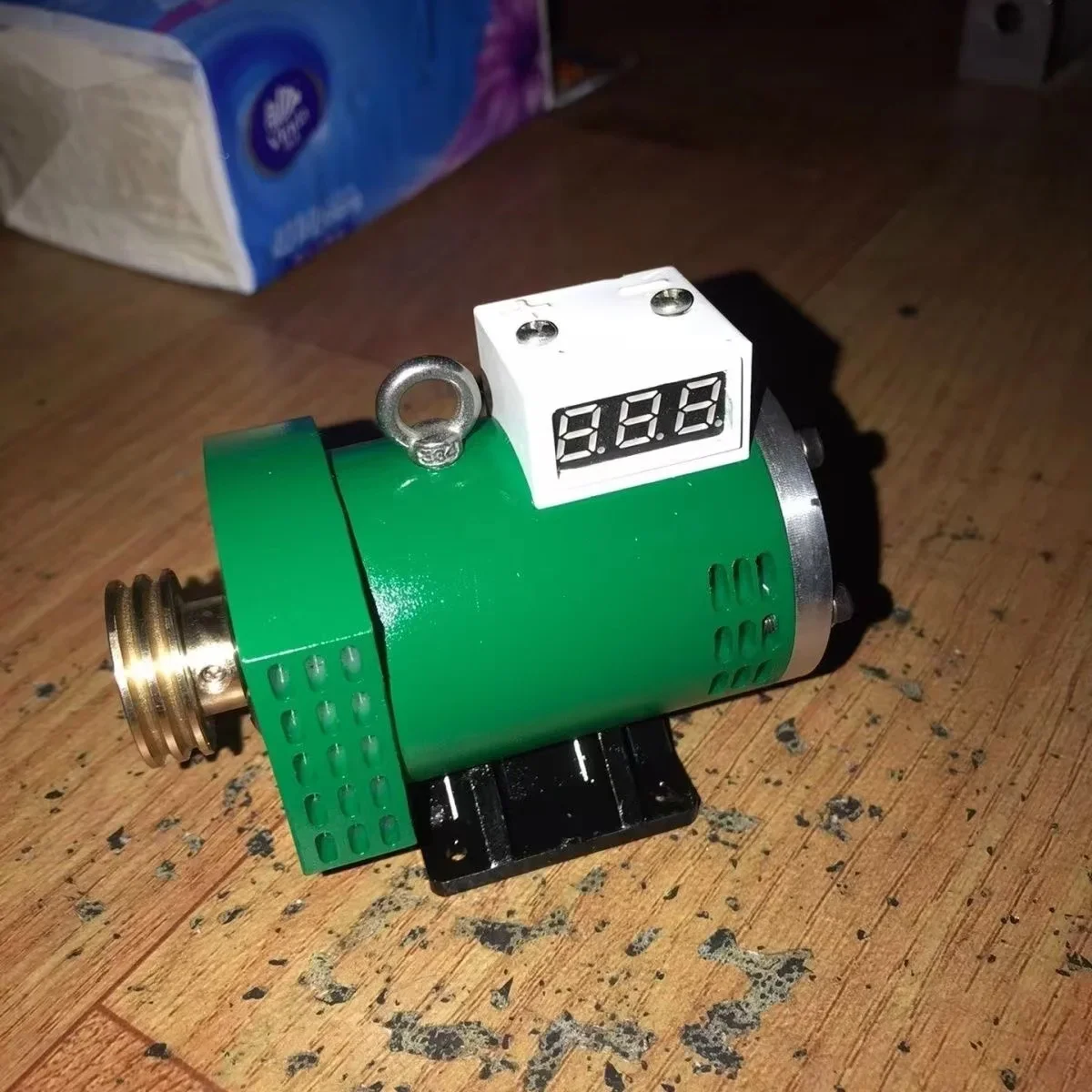 Модель мини-генератора с цифровым вольтметром генерация энергии для модели