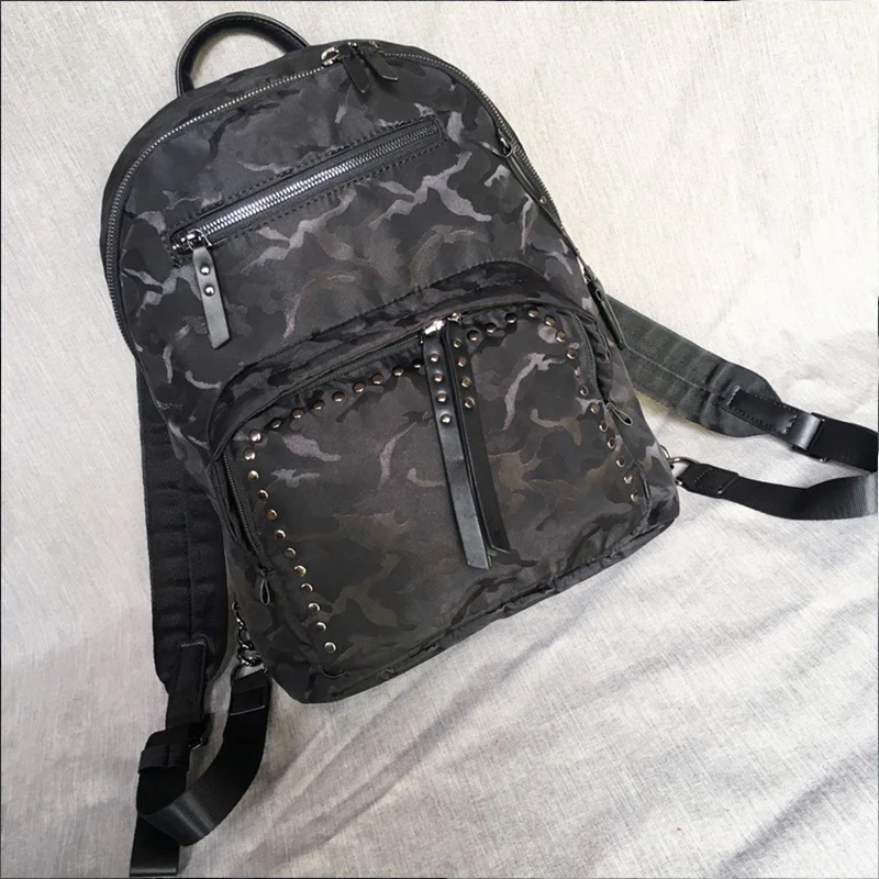 

Сумки 196336, пуленепробиваемый нейлоновый Модный повседневный женский водонепроницаемый рюкзак с заклепками, дорожная сумка