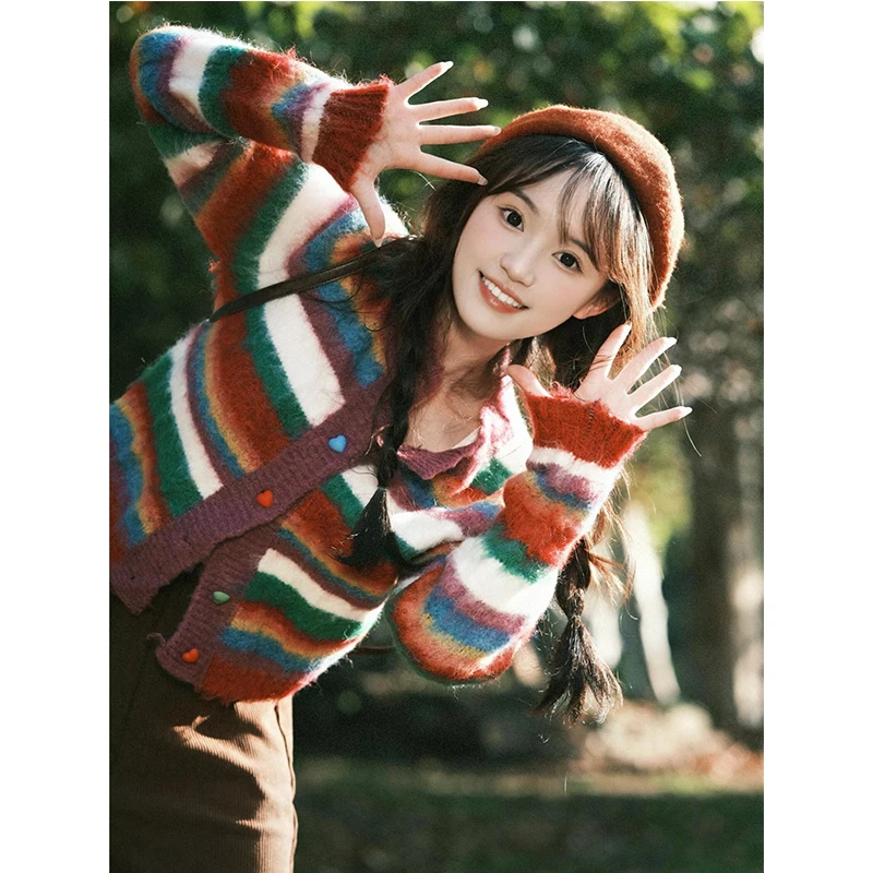 Большие размеры [В наличии] Little Grapefruit Xiaoyou Heart Buckle Радужный полосатый вязаный