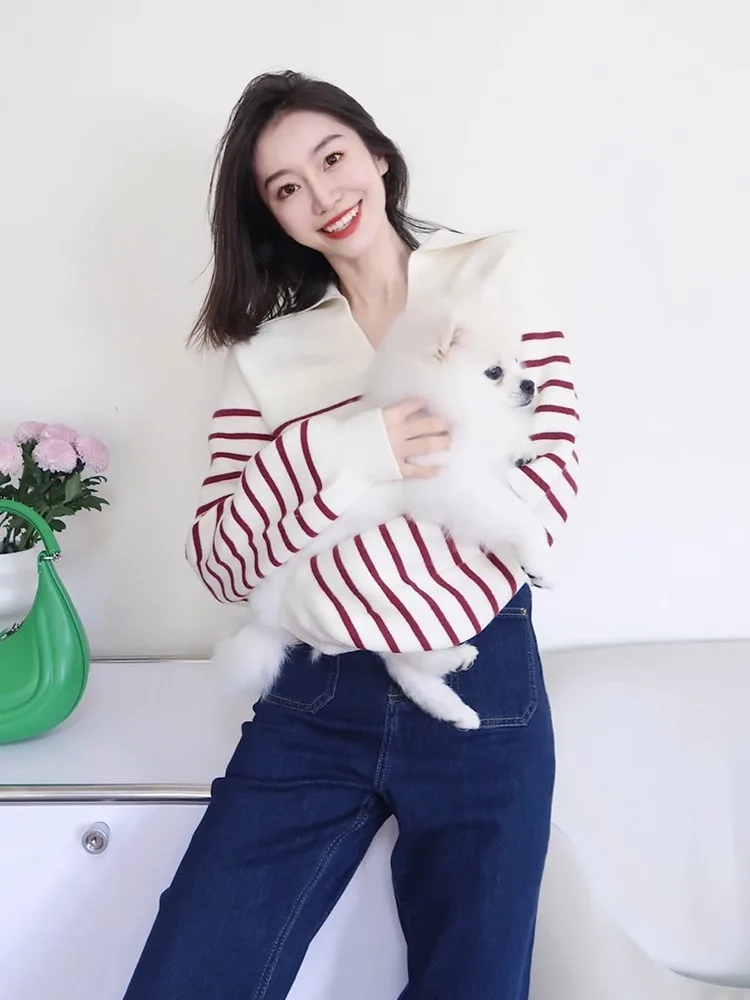 Французский вязаный свитер в красную полоску с v-образным вырезом стиле ретро